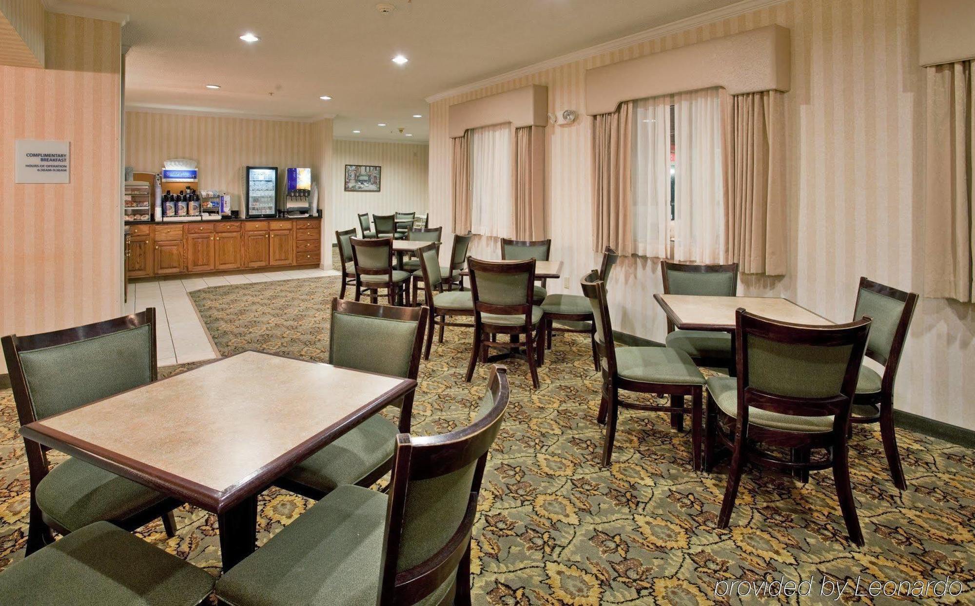 Baymont By Wyndham Kirksville University Area Restaurant photo